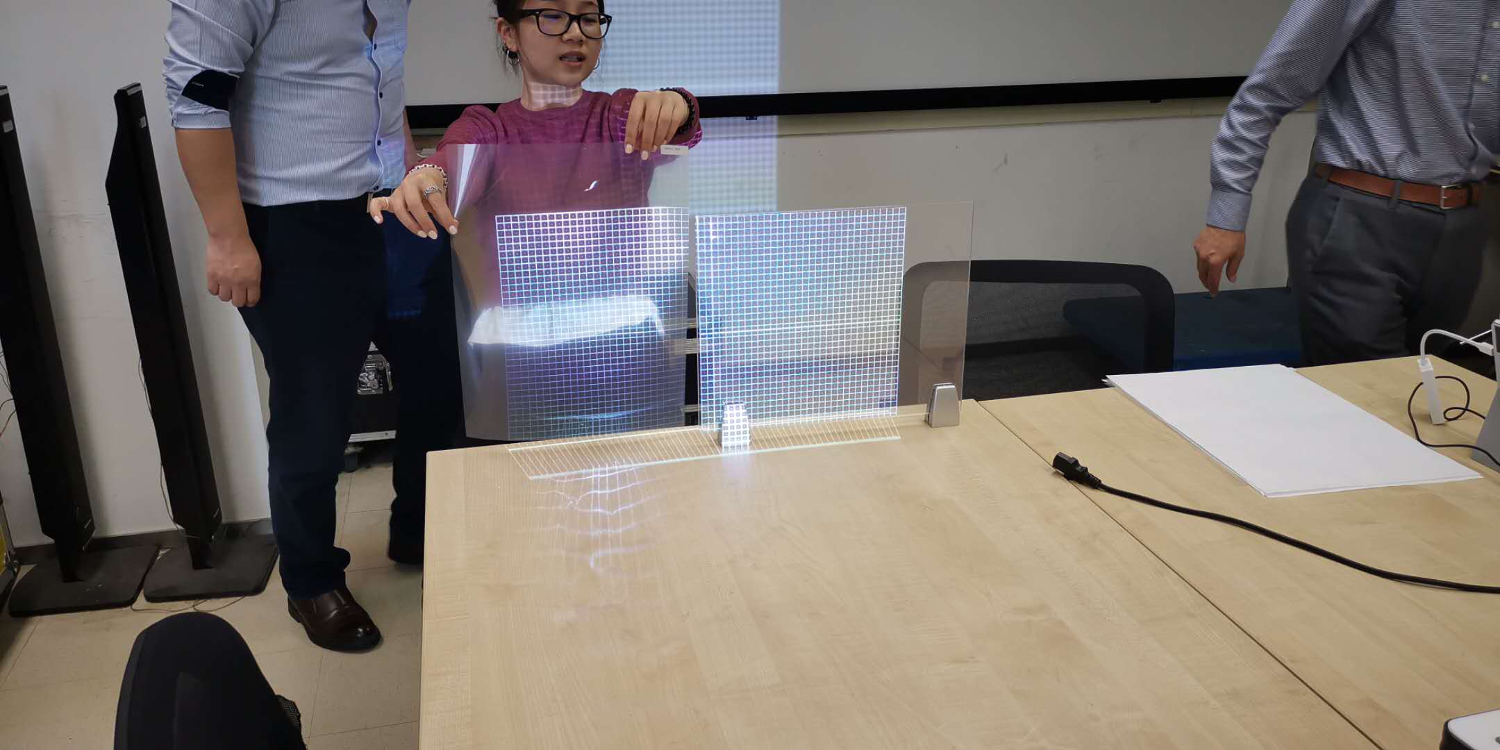 فيلم الإسقاط الأمامي الشفاف